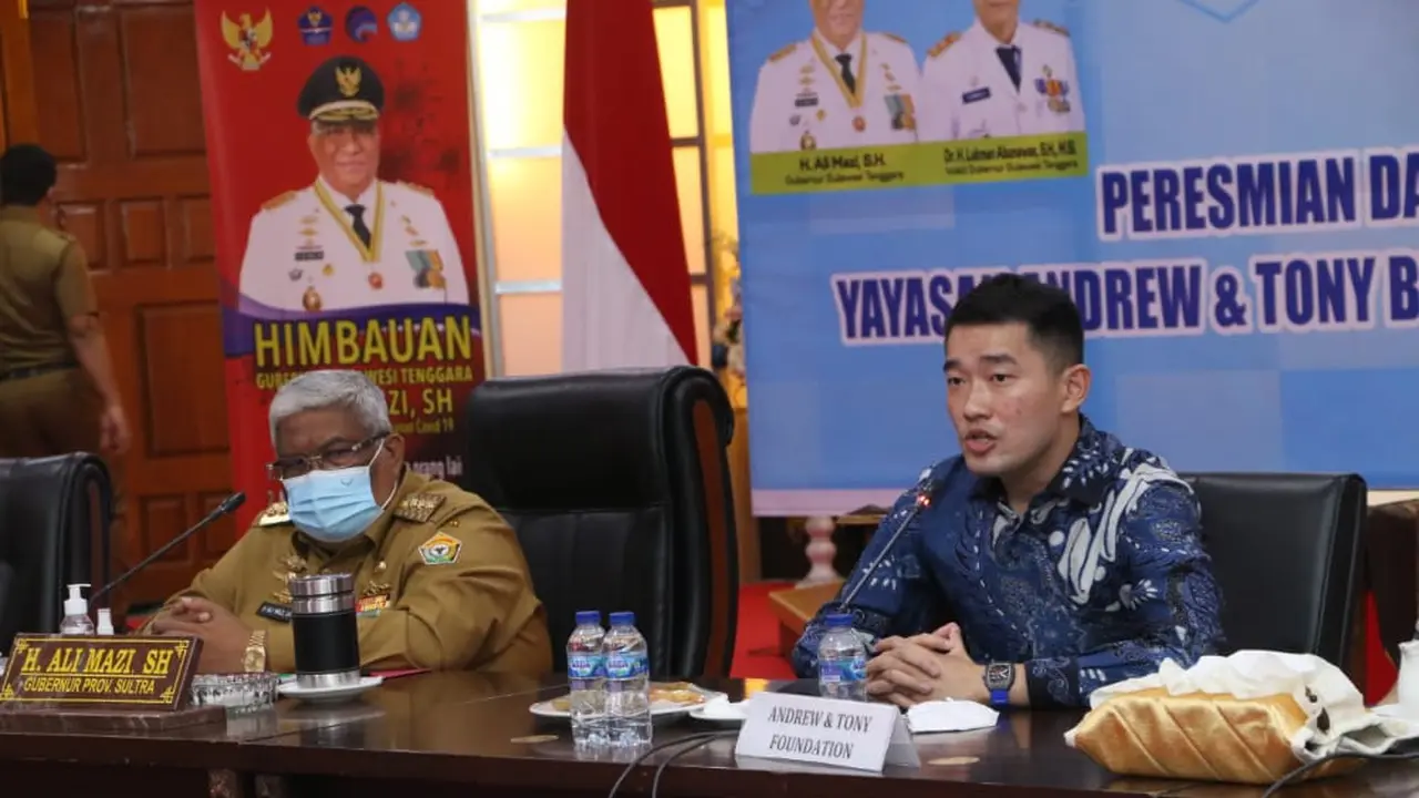 Gubernur Sulawesi Tenggara Ali Mazi saat pembaruan struktur Yayasan Andrew dan Tony.(Liputan6.com/Ahmad Akbar Fua)