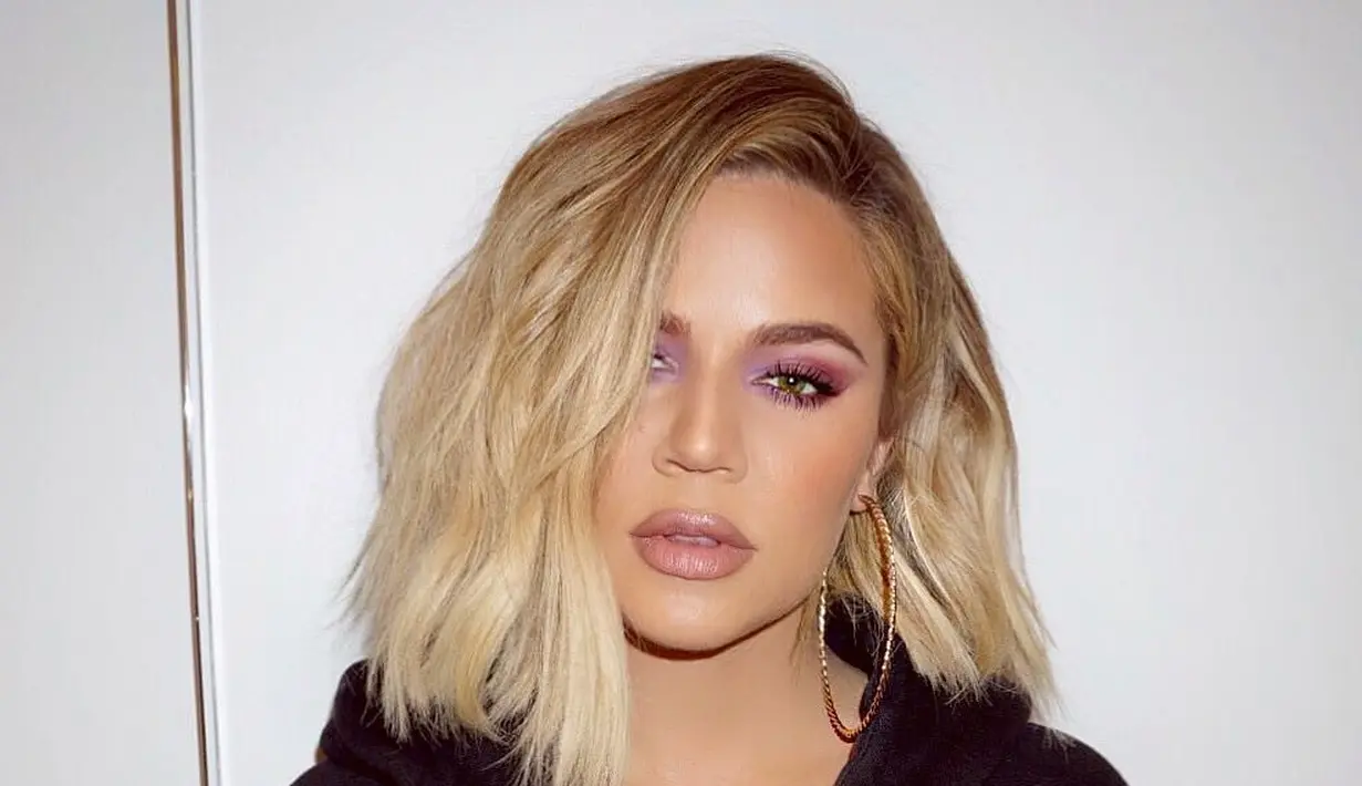 Dirinya pun mengaku saat ini menjadi pribadi yang lebih bahagia dengan miliki tubuh yang cantik. (instagram/khloekardashian)