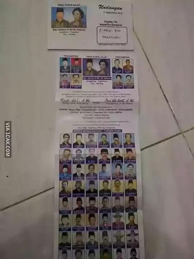 6 Undangan Nikah dengan Foto Calon Pengantin Kocak Ini Bikin Geleng Kepala