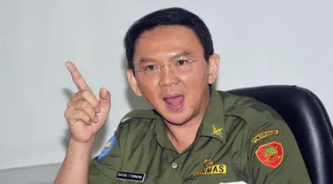  Pengacara Eggy Sudjana mengajak warga Jakarta beramai-ramai menangkap Gubernur DKI Jakarta Basuki Tjahaja Purnama (Ahok) di Hari Sumpah Pemuda. Ajakan itu dilontarkan Eggy saat menjadi pembicara di sebuah acara diskusi. Meski ajakan tersebut tidak ditang