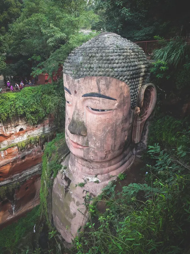 Patung Buddha Raksasa