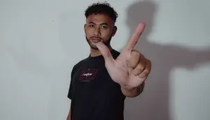Resmi! Persija Boyong Mantan Kiper Persib, Aqil Savik, Persaingan di Bawah Mistar Gawang Makin Ketat!