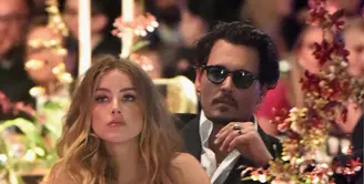 Proses cerai Johnny Depp dan Amber Heard telah mencapai titik akhir. Sebagai juru bicara dan tim kuasa dari pihak Depp, seorang pengacara wanita Laura Wasser memberikan kabar terbaru soal perceraiannya ini. (AFP/Bintang.com)