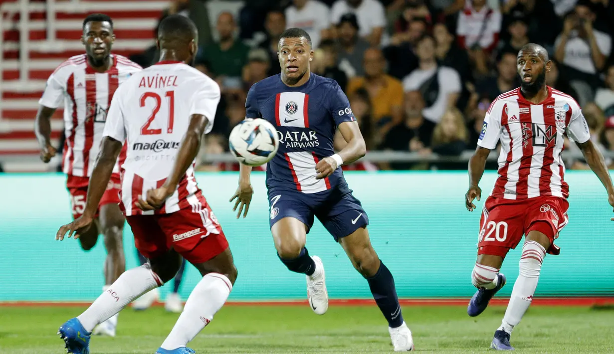 Sedangkan Ajaccio mempunyai delapan kesempatan dengan satu menuju ke gawang. (AFP/Pascal Pochard-Casabianca)