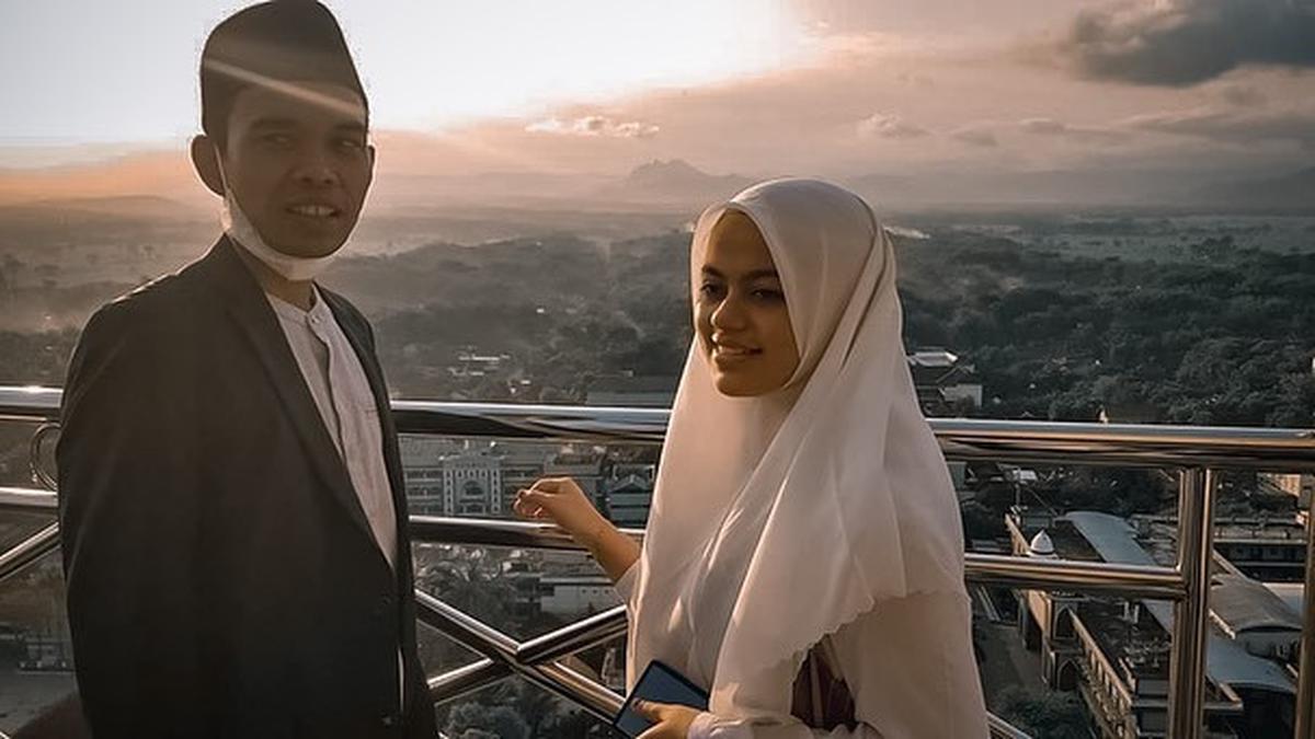 Foto Ustaz Abdul Somad dan Fatimah Az Zahra Usai Resepsi Pernikahan