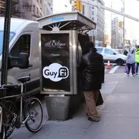 Berada di tengah kota, 'stan masturbasi' ini munculkan kontroversi baru.
