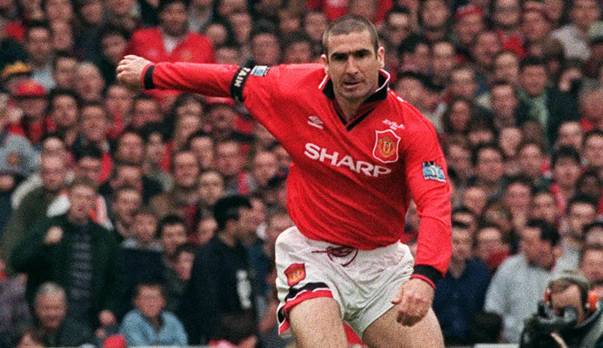 Eric Cantona - Kapten legendaris Manchester United cukup piawai dalam beradu akting. Cantona pernah melakoni banyak film lokal Prancis termasuk Looking for Eric. (AFP/Gerry Penny)