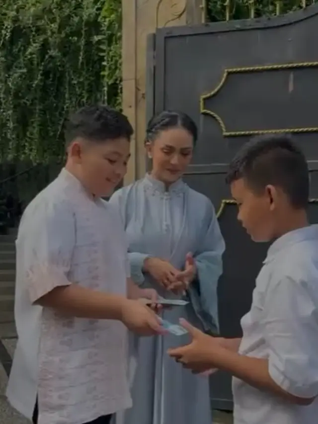 Krisdayanti dan keluarga rayakan Lebaran (Instagram/krisdayantilemaos)