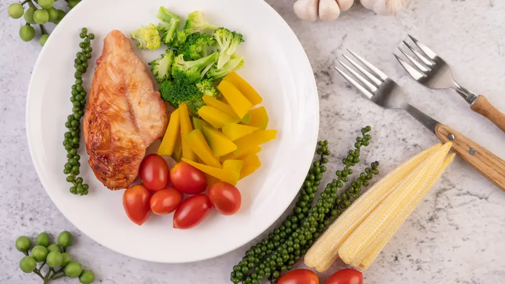 Beberapa tips atur porsi makan tanpa harus menghitung kalori. (foto: jcomp/freepik)