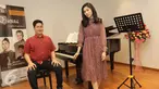 Pianis Jonathan Kuo dan Isyana Sarasvati berpose sebelum perform konser Vienna at the Turn of 19th Century, di Jakarta, Rabu (3/5). Konser yang digelar selama dua jam akan berlangsung di Aula Simfonia, Kemayoran Sabtu (6/05). (Liputan6.com)