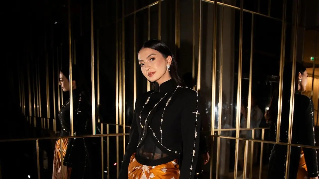 8 Potret Artis Kenakan Kebaya Janggan Hitam, dari Dian Sastrowardoyo, Amanda Manopo, hingga Raline Shah