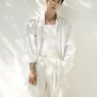 Jin BTS baru saja menyelesaikan wajib militernya di Korea Selatan dan ia tidak menyia-nyiakan waktunya, ia menjadi brand ambassador dari brand perhiasan mewah Fred Jewelry. Foto: Instagram/fredjewelry.