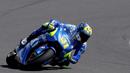 Rider tim Suzuki, Aleix Espargaro berhasil meraih posisi start kedua dengan catatan waktu 1 menit 38.316 detik, (AP Photo/Natacha Pisarenko)