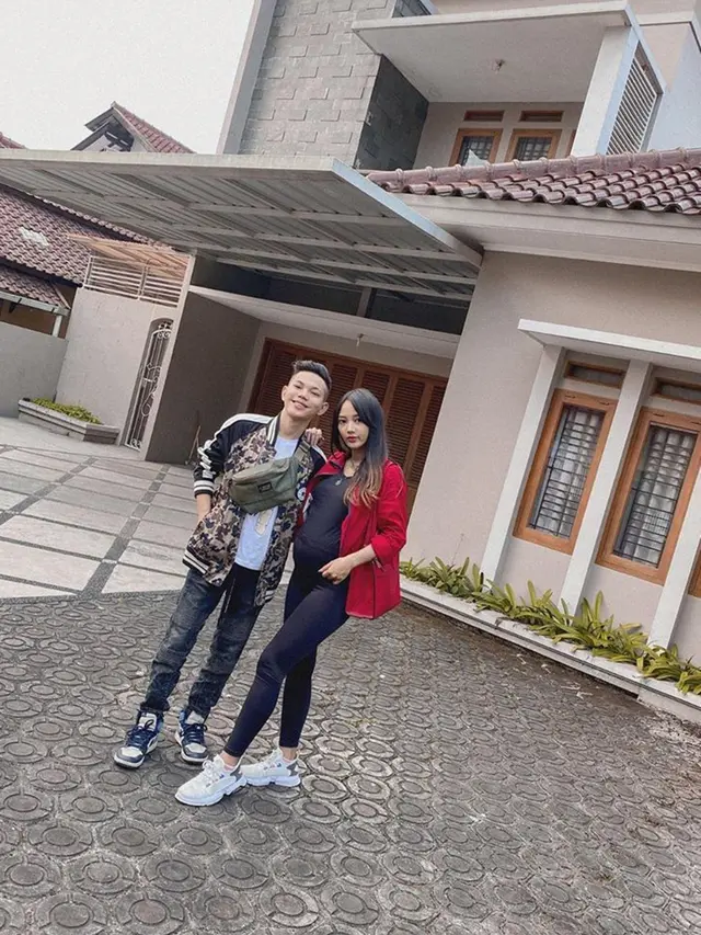 Hamil Anak Pertama, Ini 5 Potret Baby Bump Sarah Sheilka Istri Tegar Septian