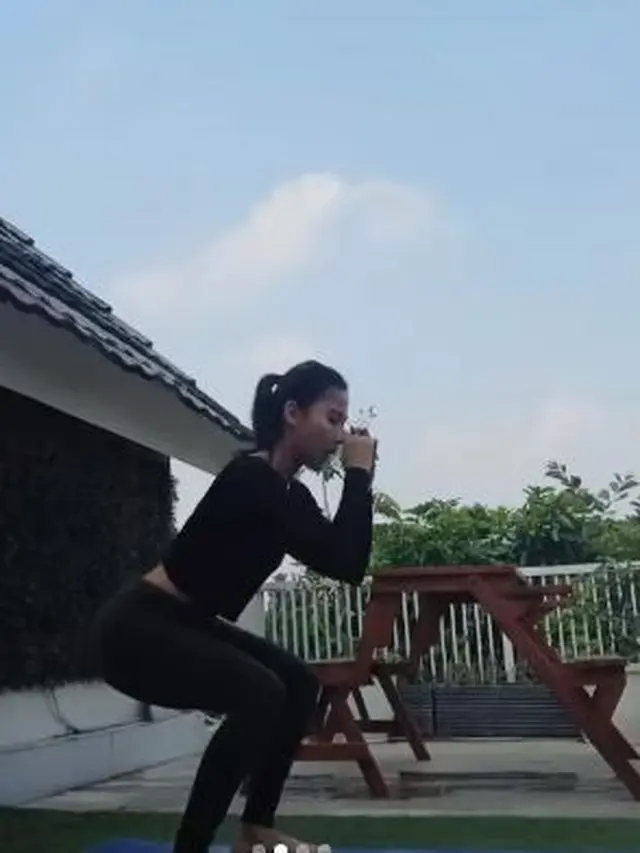 Adinda Thomas berolahraga (Instagram/adindathomas)