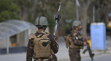 Tentara Afghanistan dalam perang melawan Taliban (AP/Rahmat Gaul)