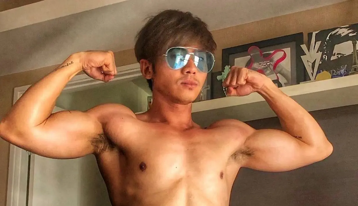 Berawal dari perutnya mulai membuncit dan berat badannya yang mencapai 78 kg. Rafael memutuskan untuk berolahraga setelah ia berhenti rutin olahraga selama 8 tahun. (Liputan6.com/IG/@rafaell_16)