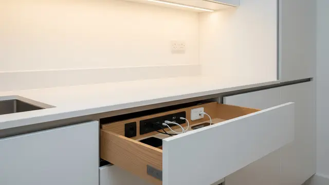 Hidden Charging Drawer untuk Gadget