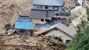 Bencana tanah longsor melanda wilayah perumahan di Asaminami, Hiroshima, Jepang, (20/8/2014). (REUTERS/Kyodo)