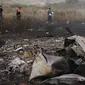 Bangkai pesawat MH17 yang jatuh ditembak rudal di Ukraina. (Reuters/Maxim Zmeyev)