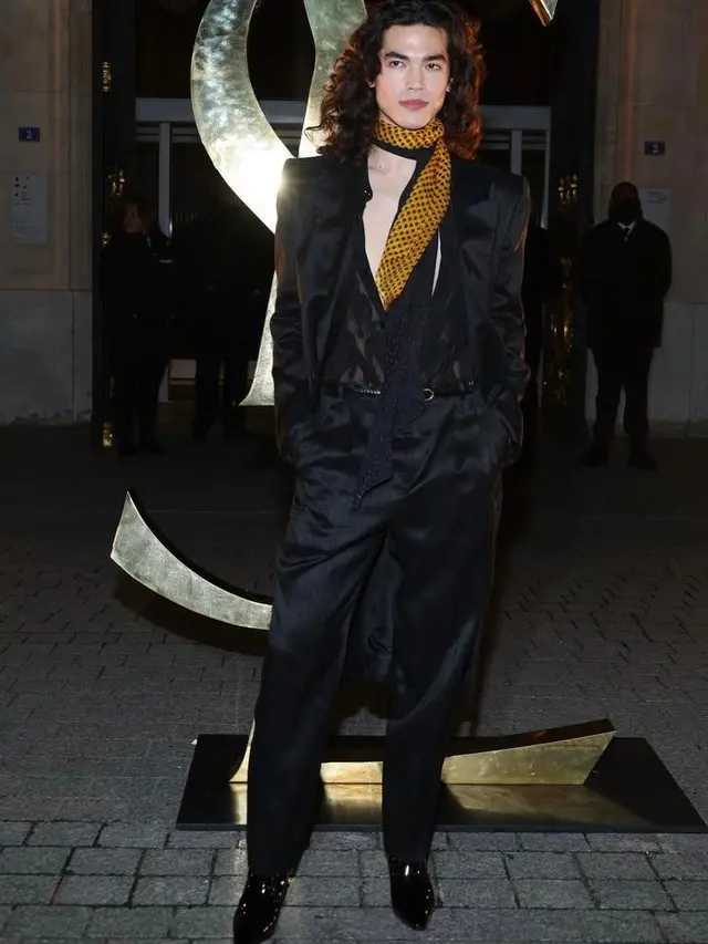 6 Gaya Seleb Hadiri Fashion Show Saint Laurent di Paris, Jenna Ortega-Jeonghan SEVENTEEN