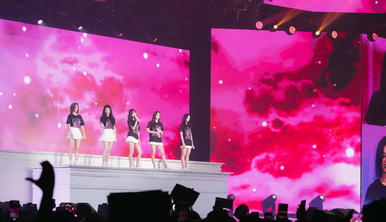 “Loco”, “Wanna Be,” “Sneakers”, hingga lagu debut mereka yang bertajuk “Dalla Dalla” dibawakan dengan intensitas energi yang maksimal. (Foto: JYP Entertainment)
