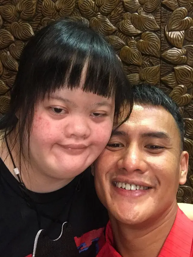7 Potret Kebersamaan Choky Sitohang dan Adik Bungsunya yang Jarang Tersorot