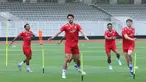 Pemain Timnas Indonesia, Elkan Baggott (kedua kiri) saat mengikuti sesi latihan perdana di Lapangan Stadion Madya, Kompleks Gelora Bung Karno, Senayan, Jakarta, Selasa (24/3/2026). Menjelang FIFA Series 2026, Timnas Indonesia mulai menggelar sesi latihan perdana. (Bola.com/M Iqbal Ichsan)