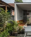 Desain Gazebo Minimalis Modern untuk Lahan Sempit Ukuran 2x2 Meter Model Bangku Menyatu / ilustrasi gambar AI