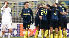 Para pemain Inter Milan merayakan gol yang dicetak Eder ke gawang Sparta Pargue pada laga Liga Europa di Stadion San Siro, Italia, Jumat (9/12/2016). Inter menang 2-1 atas Prague. (Reuters/Alessandro Garofalo)
