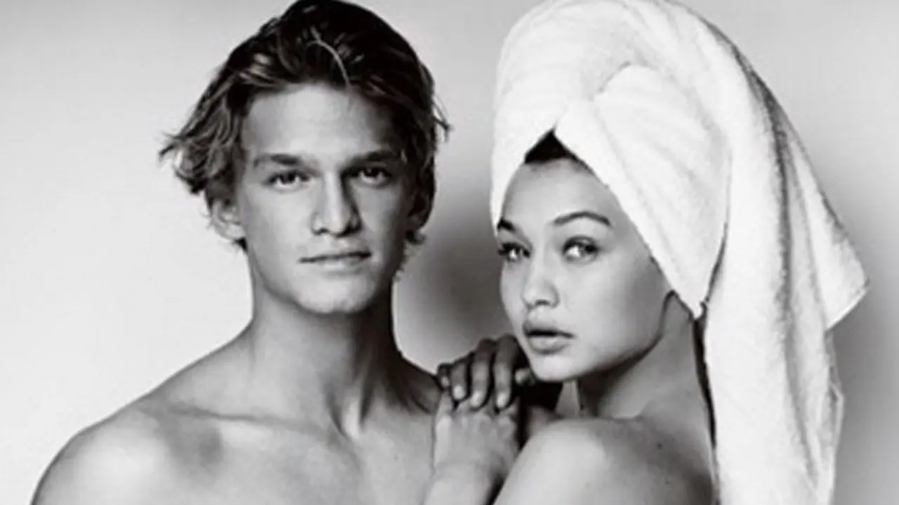 Heboh, Ini 7 Pose Bugil Gigi Hadid