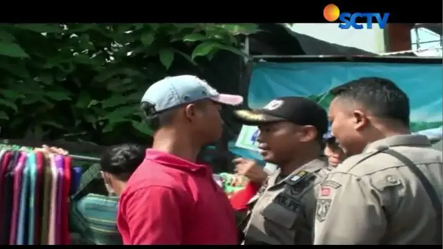 Menolak Penertiban, PKL Tanah Abang Lawan Satpol PP  