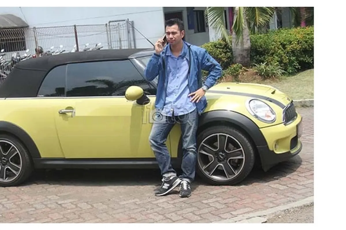 Mobilnya Terbakar, Ini 6 Potret Koleksi Mobil Mewah Raffi Ahmad