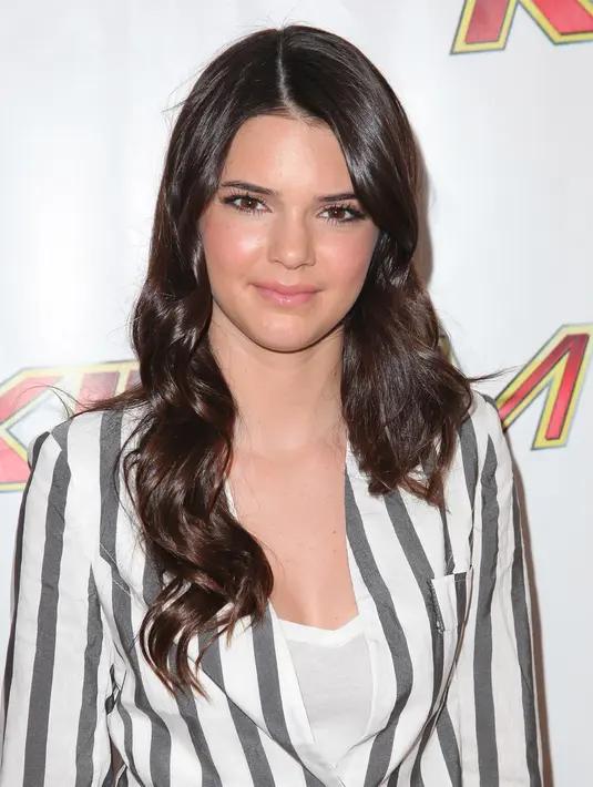 James mengatakan bahwa nama terakhir yang disebutkan Kendall menjadi nama yang paling tidak disukai di antara ketiganya. Sempat bingung menjawab, pada akhirnya Kendall menyebut nama Dream di urutan terakhir. (AFP/Bintang.com)