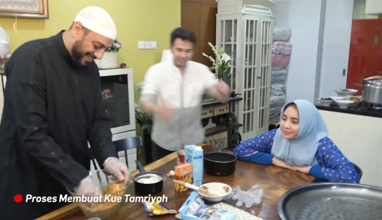 Syeh Ali Jaber Masak bareng Raffi Ahmad dan Nagita Slavina (Youtube/Syekh Ali Jaber)