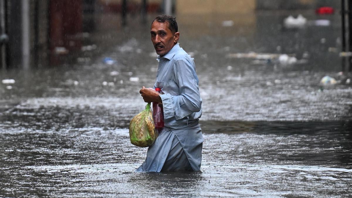 Hujan Lebat di Pakistan, Ratusan Orang Tewas