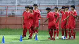Laga dijadwalkan berlangsung pada Minggu 19 April 2026 pukul 19.30 WIB. Tampak dalam foto, pemain Timnas Indonesia menggelar sesi latihan terakhir jelang laga melawan Vietnam pada laga terakhir Grup A Piala AFF U-17 2026 di Stadion Gelora 10 November, Surabaya, Jawa Timur, Sabtu (18/4/2026). (Bola.com/M Iqbal Ichsan)