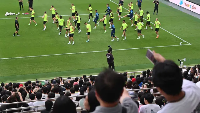 Suasana latihan Tottenham Hotspur di Korea Selatan