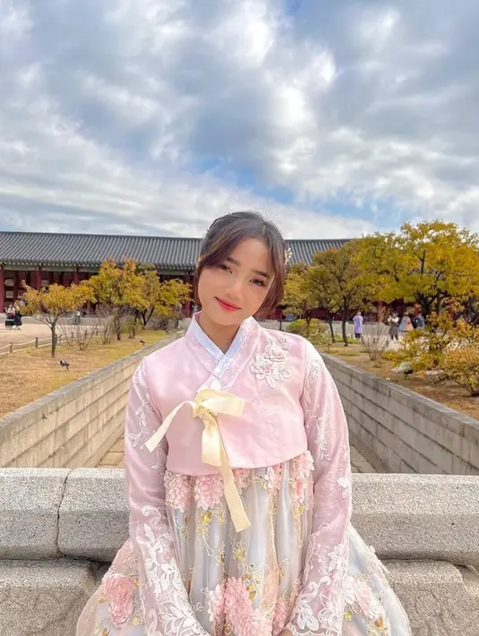 <p>Bahkan beberapa netizen menilai Fuji cocok tinggal di Korea. Wajah cantik Fuji sudah mirip warga lokal Korea. [Foto: instagram.com/fuji_an]</p>