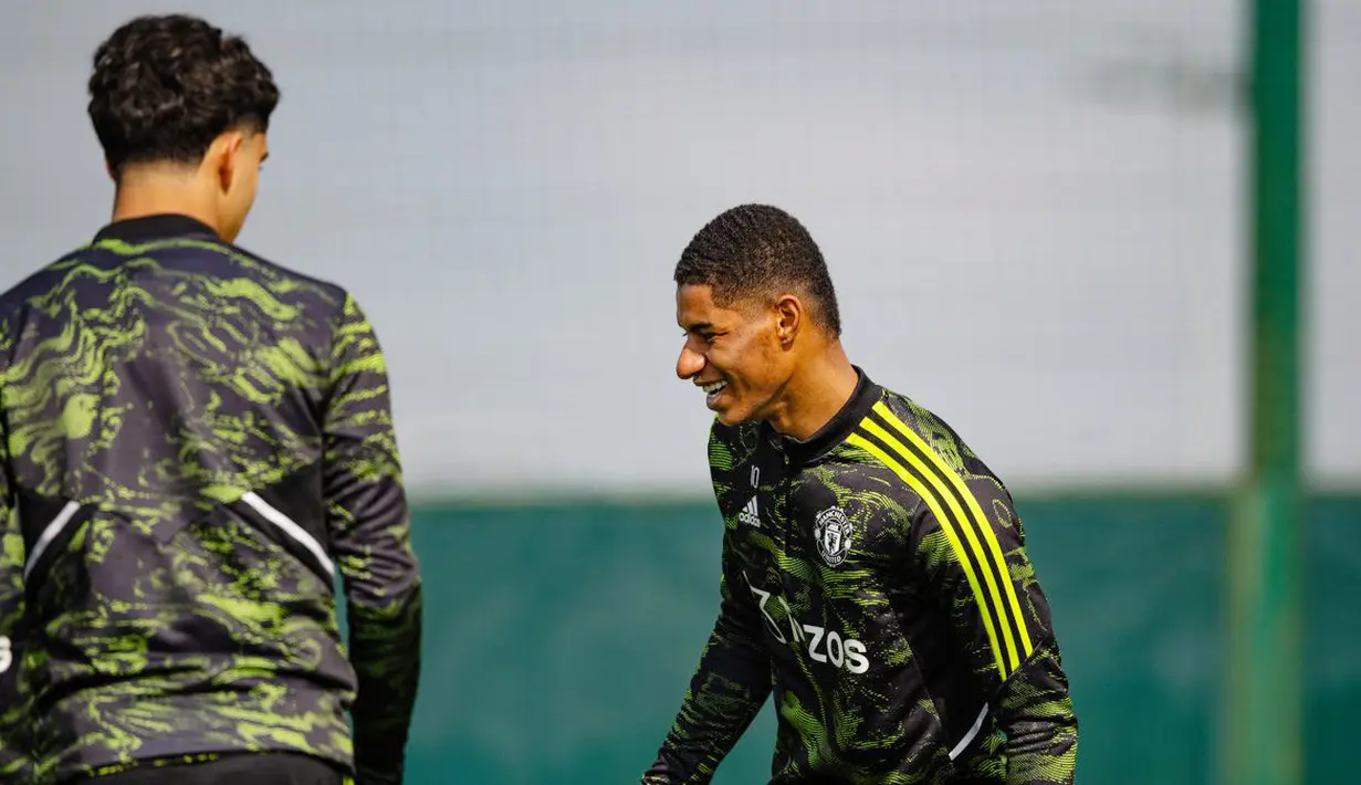 Kembalinya Marcus Rashford dalam latihan Manchester United menjadi dorongan moral bagi klub tersebut jelang leg kedua perempat final Liga Europa melawan Sevilla. (Twitter Manchester United)