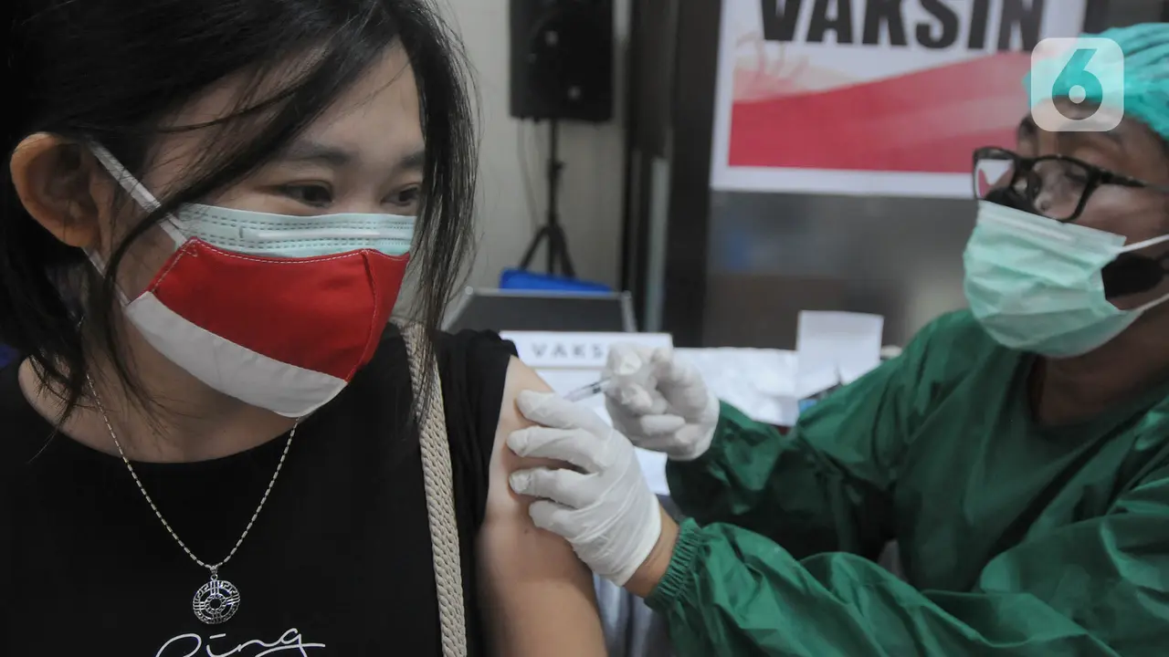 Warga Asing di Bali Ikut Vaksinasi Covid-19
