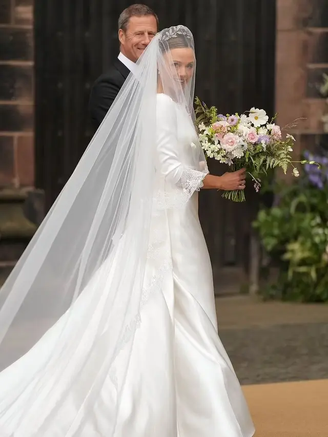 Menikah dengan Member Royal Family Hugh Grosvenor, Olivia Henson Pakai Gaun Pengantin dan Tiara yang Penuh Historikal Keluarga