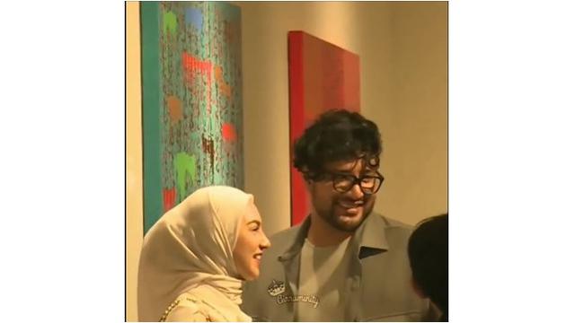 6 Potret Mesra Irish Bella dan Ammar Zoni di Pameran Lukisan, Patahkan Isu Cerai