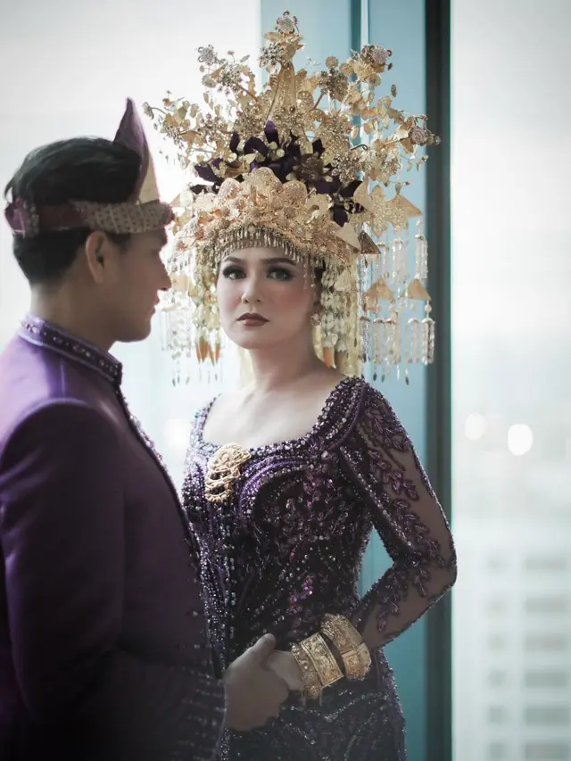 6 Potret Masayu Clara dalam Balutan Baju Adat dari Prewedding Sampai Menikah