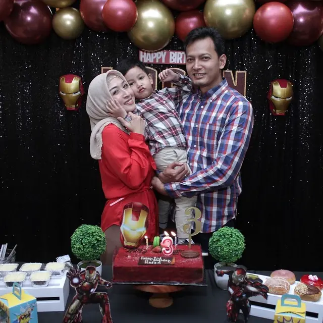 Fedi Nuril Umumkan Istri Hamil, Ini 7 Potret Kebersamaan Keluarga Kecilnya
