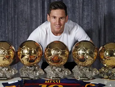 Lionel Messi telah mengoleksi gelar FIFA Ballon d'Or 2016 sebanyak lima kali. Dimulai dari tahun 2009, 2010, 2011, 2012, dan 2015. (i.eurosport.com)