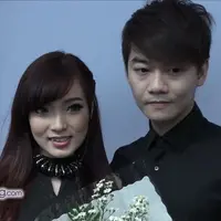 Pengantin baru ini tidak mau terburu-buru untuk membuat momongan, Angel dan Suami lebih sibuk dengan proyek akhir tahun. Rencananya Angel dan Aming berbulan madu di Korea.