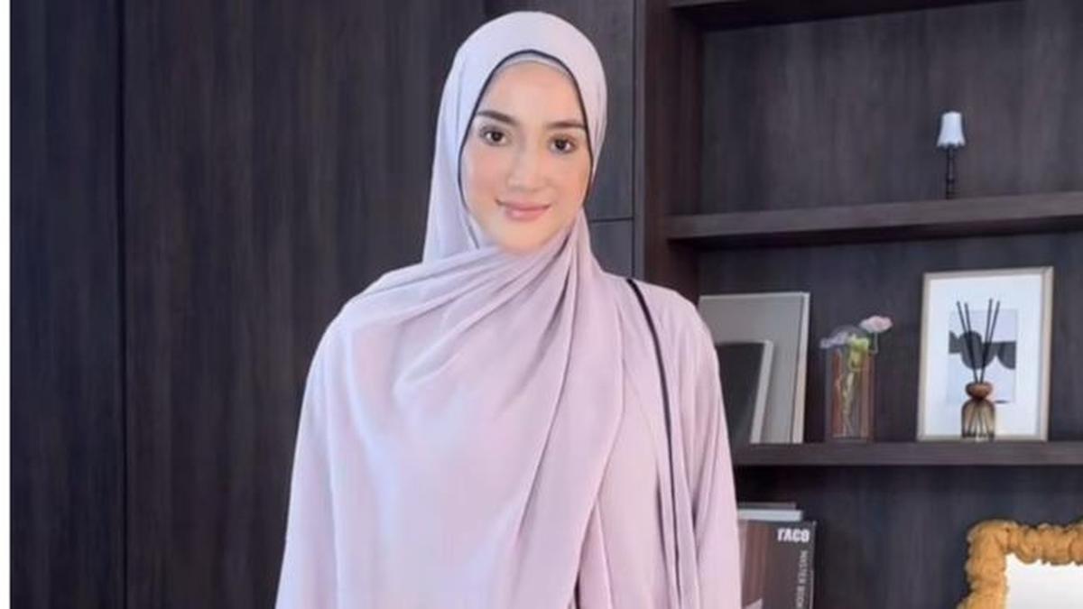 Pilihan Sempurna untuk Lebaran, Ini 5 Inspirasi Gaya Abaya Erica Putri yang Elegan dan Menawan