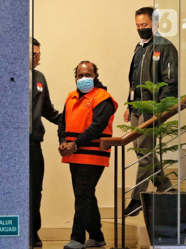 Bupati nonaktif Mamberamo Tengah Ricky Ham Pagawak Resmi Huni Rutan KPK