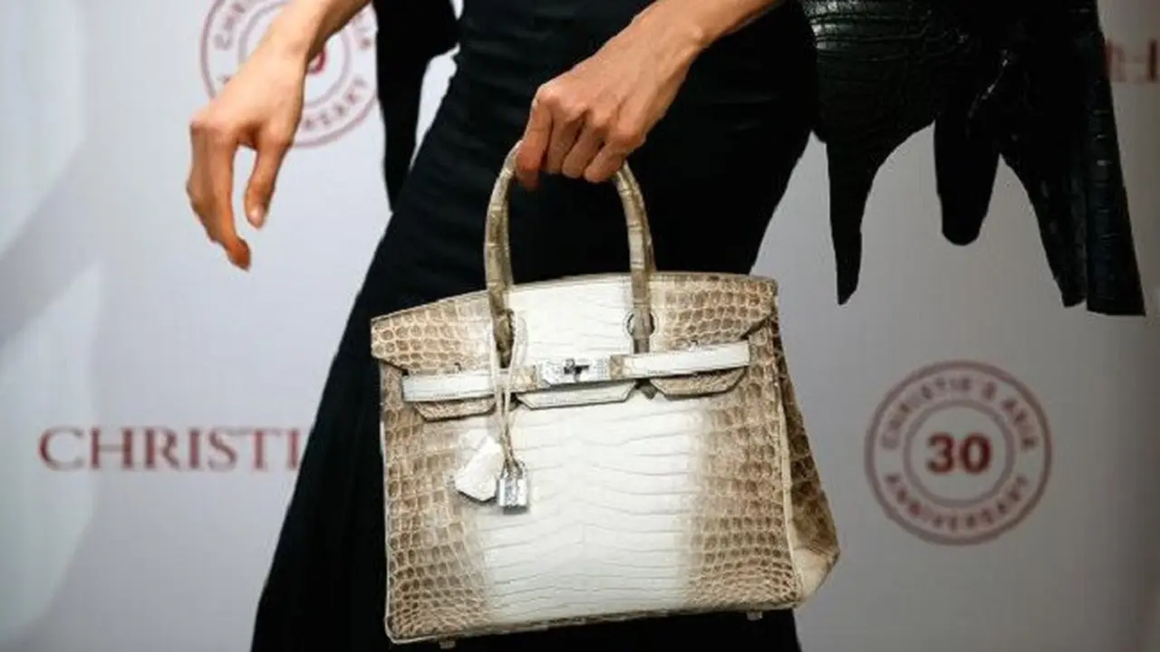 Sayang Istri, Beckham Beri Hadiah Ulang Tahun Tas Rp 1,3 Miliar